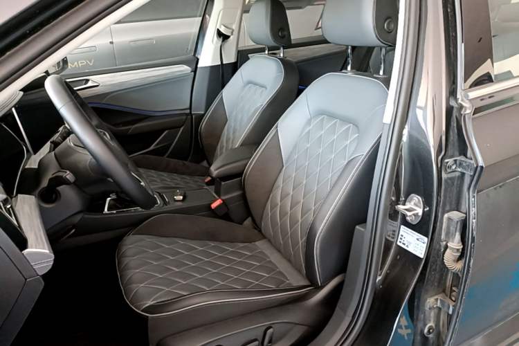 Used Volkswagen Sagitar 2023 300TSI DSG Excellence Edition Left Front Seat