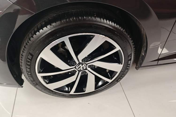 Used Volkswagen Sagitar 2023 300TSI DSG Excellence Edition Left Front Wheel Hub