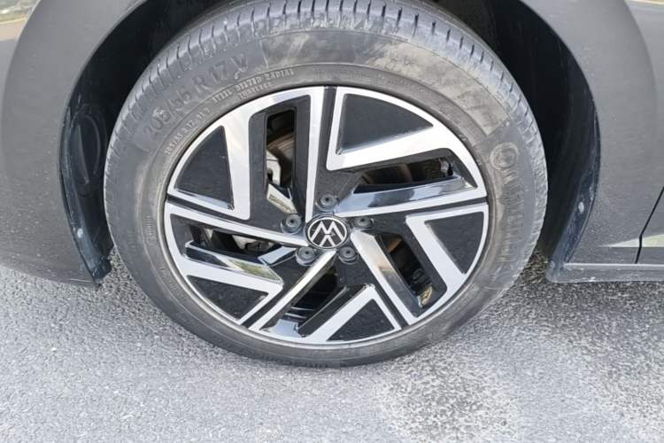 Used Volkswagen Sagitar 2023 300TSI DSG Excellence Edition Left Front Wheel Hub