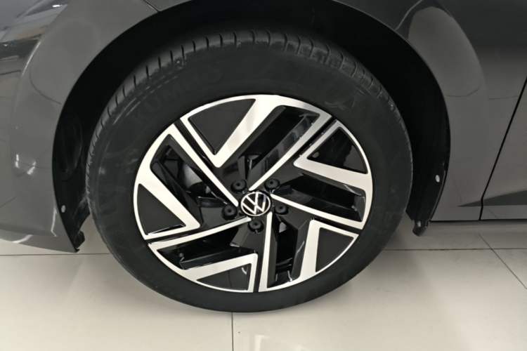 Used Volkswagen Sagitar 2023 300TSI DSG Excellence Edition Left Front Wheel Hub