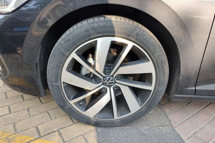 Used Volkswagen Sagitar 2023 300TSI DSG Excellence Edition Left Front Wheel Hub