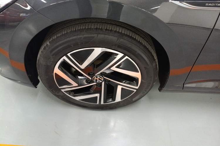 Used Volkswagen Sagitar 2023 300TSI DSG Excellence Edition Left Front Wheel Hub