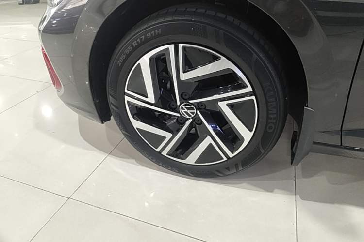 Used Volkswagen Sagitar 2023 300TSI DSG Excellence Edition Left Front Wheel Hub