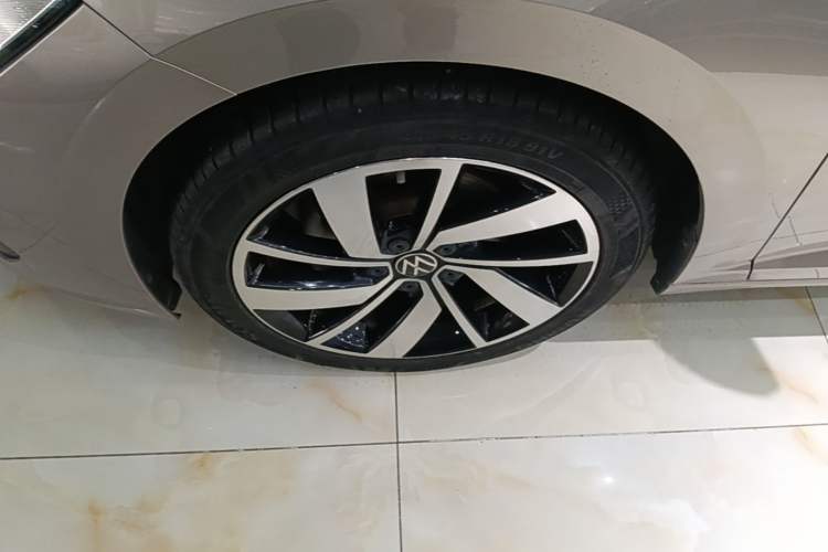 Used Volkswagen Sagitar 2023 300TSI DSG Excellence Edition Left Front Wheel Hub