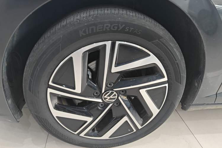 Used Volkswagen Sagitar 2023 280TSI DSG Excellence Plus Edition Left Front Wheel Hub