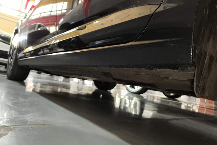 Used Volkswagen Sagitar 2023 300TSI DSG Excellence Edition Left Side Sill