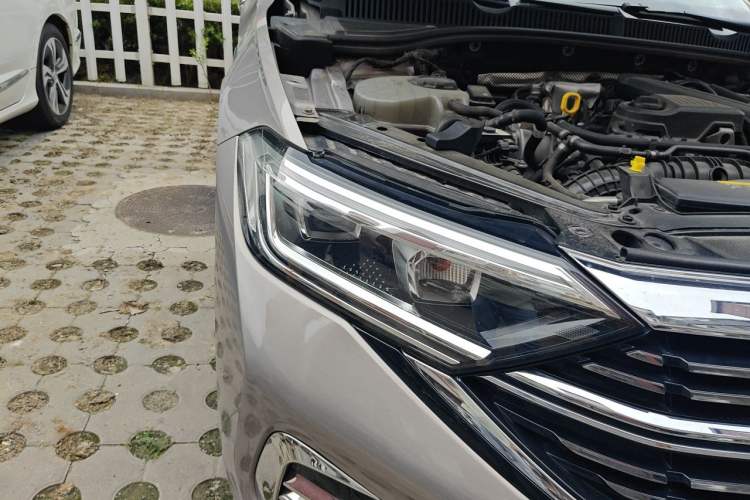 Used Volkswagen Sagitar 2023 300TSI DSG Excellence Edition Right Front Headlight