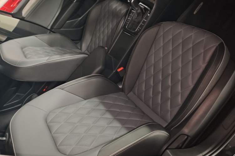 Used Volkswagen Sagitar 2023 300TSI DSG Excellence Edition Right Front Seat