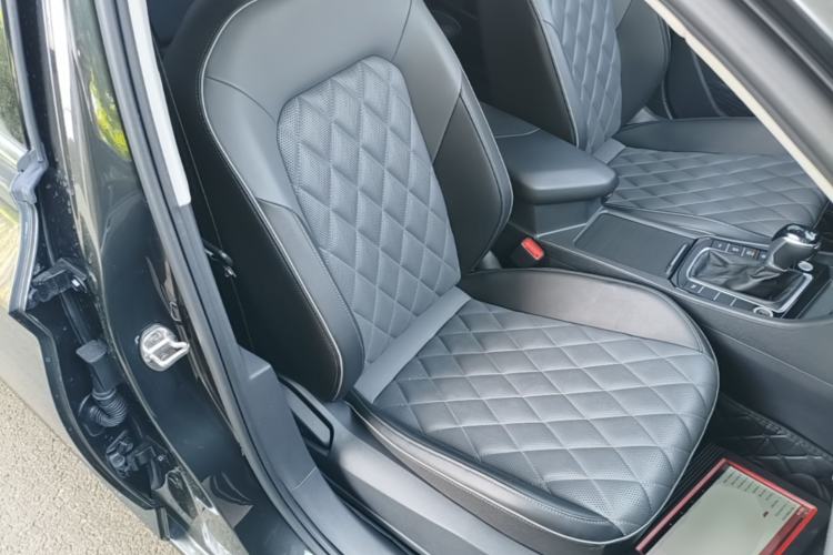 Used Volkswagen Sagitar 2023 300TSI DSG Excellence Edition Right Front Seat