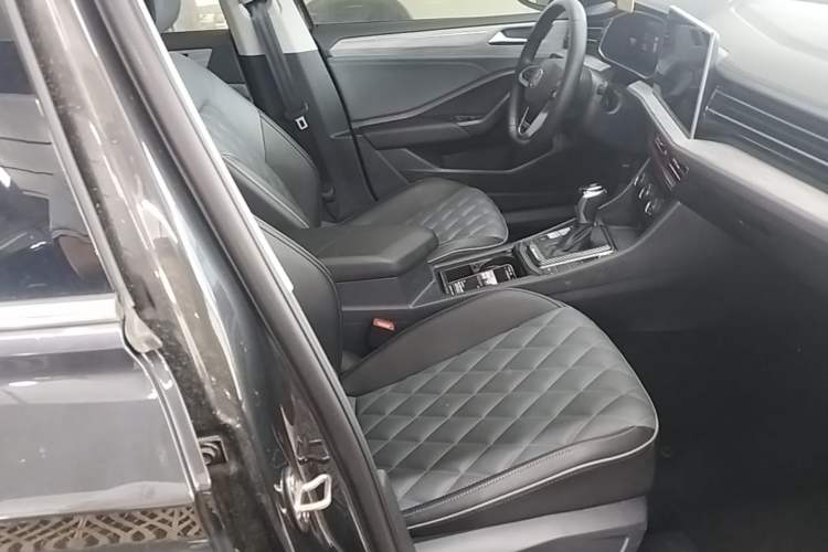 Used Volkswagen Sagitar 2023 300TSI DSG Excellence Edition Right Front Seat
