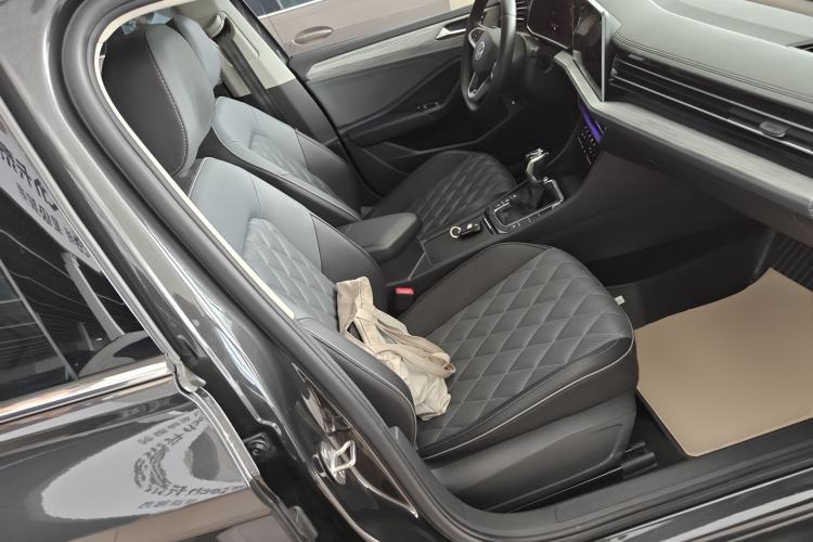 Used Volkswagen Sagitar 2023 200TSI DSG Excellence Edition Right Front Seat
