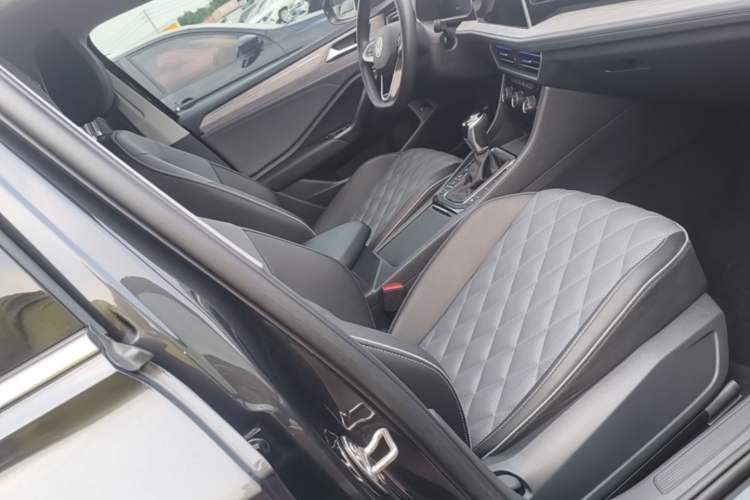 Used Volkswagen Sagitar 2023 300TSI DSG Excellence Edition Right Front Seat