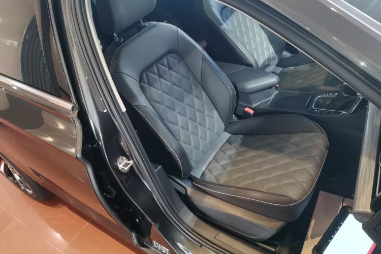 Used Volkswagen Sagitar 2023 280TSI DSG Excellence Edition Right Front Seat
