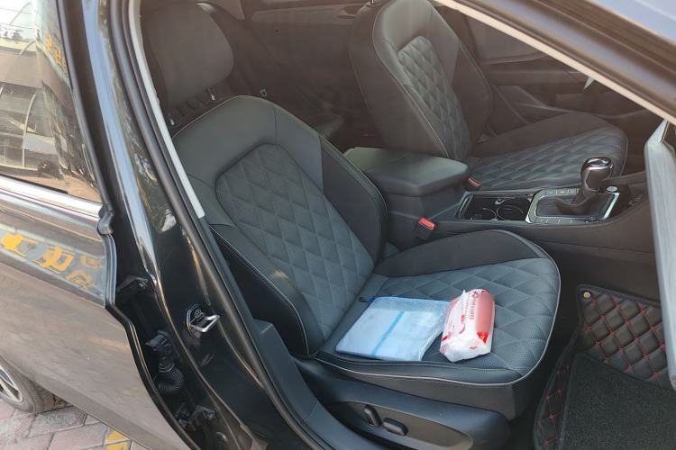 Used Volkswagen Sagitar 2023 300TSI DSG Excellence Edition Right Front Seat