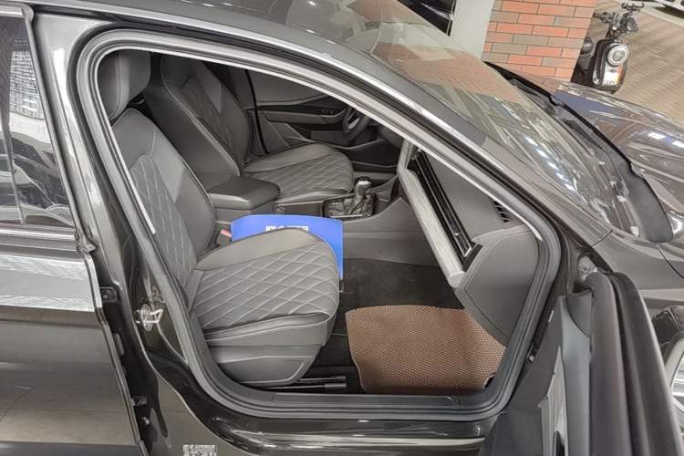 Used Volkswagen Sagitar 2023 200TSI DSG Excellence Edition Right Front Seat