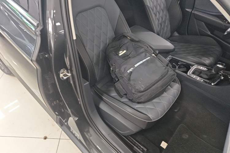 Used Volkswagen Sagitar 2023 300TSI DSG Excellence Edition Right Front Seat