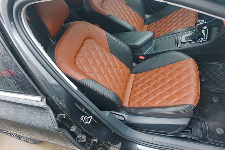 Used Volkswagen Sagitar 2023 280TSI DSG Excellence Plus Edition Right Front Seat