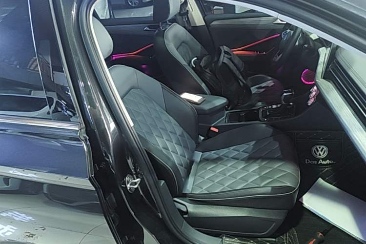 Used Volkswagen Sagitar 2023 300TSI DSG Excellence Edition Right Front Seat