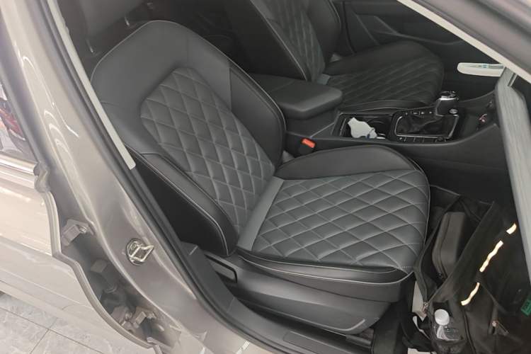 Used Volkswagen Sagitar 2023 300TSI DSG Excellence Edition Right Front Seat