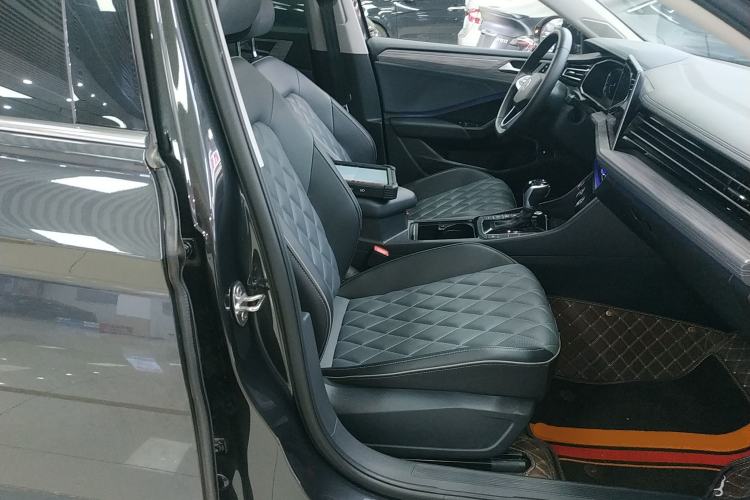 Used Volkswagen Sagitar 2023 300TSI DSG Excellence Edition Right Front Seat