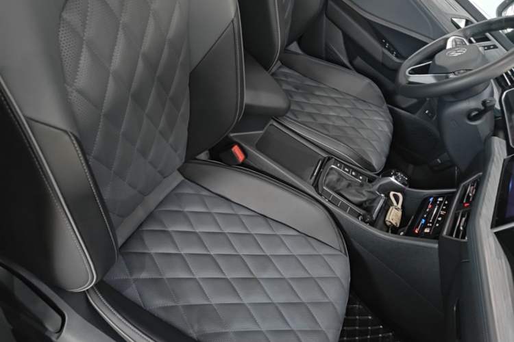 Used Volkswagen Sagitar 2023 280TSI DSG Excellence Plus Edition Right Front Seat