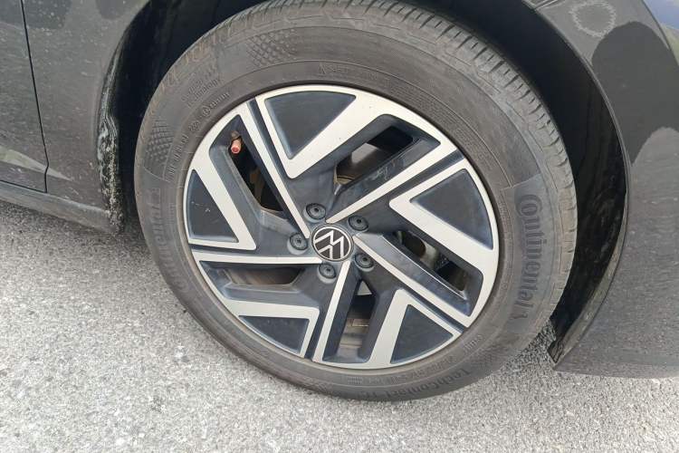 Used Volkswagen Sagitar 2023 300TSI DSG Excellence Edition Right Front Wheel Hub