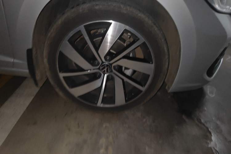 Used Volkswagen Sagitar 2023 300TSI DSG Excellence Edition Right Front Wheel Hub