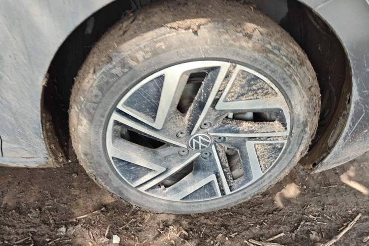 Used Volkswagen Sagitar 2023 280TSI DSG Excellence Plus Edition Right Front Wheel Hub