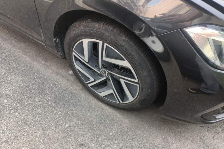 Used Volkswagen Sagitar 2023 280TSI DSG Beyond Lite Edition Right Front Wheel Hub