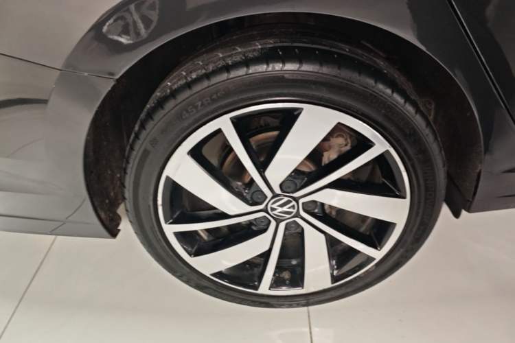 Used Volkswagen Sagitar 2023 300TSI DSG Excellence Edition Right Rear Wheel Hub