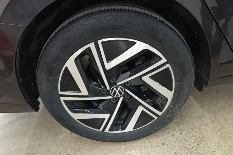 Used Volkswagen Sagitar 2023 300TSI DSG Excellence Edition Right Rear Wheel Hub