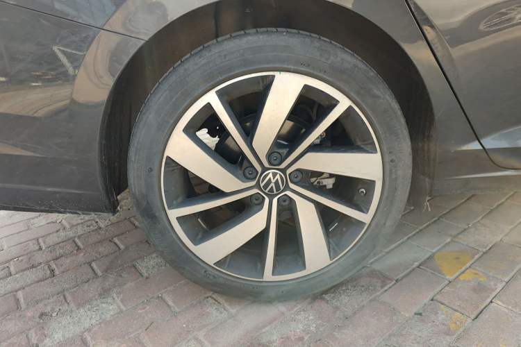 Used Volkswagen Sagitar 2023 300TSI DSG Excellence Edition Right Rear Wheel Hub