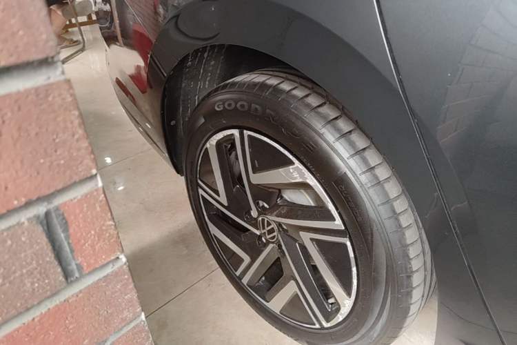 Used Volkswagen Sagitar 2023 200TSI DSG Excellence Edition Right Rear Wheel Hub
