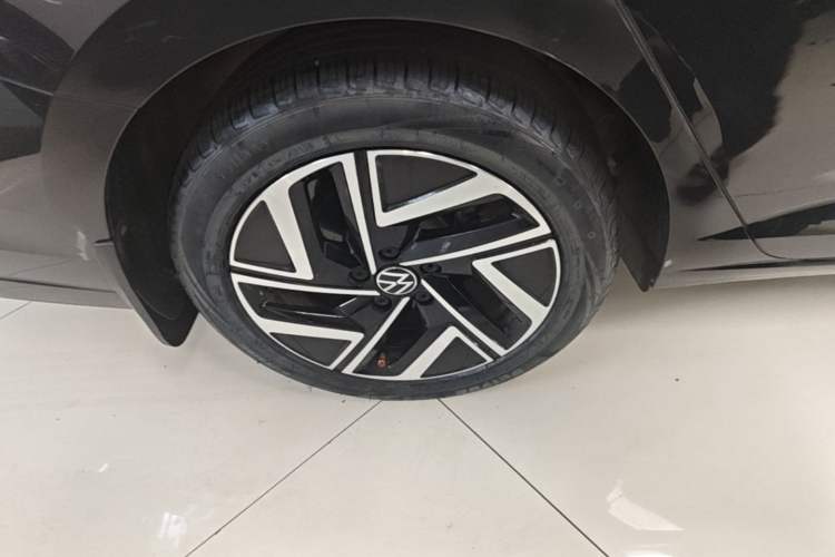 Used Volkswagen Sagitar 2023 300TSI DSG Excellence Edition Right Rear Wheel Hub