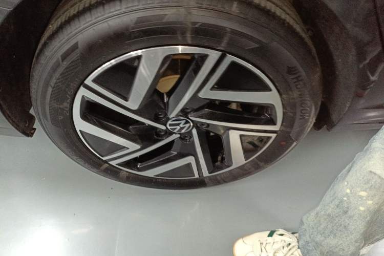 Used Volkswagen Sagitar 2023 300TSI DSG Excellence Edition Right Rear Wheel Hub