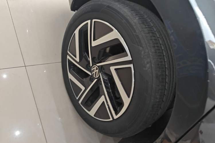 Used Volkswagen Sagitar 2023 280TSI DSG Excellence Plus Edition Right Rear Wheel Hub