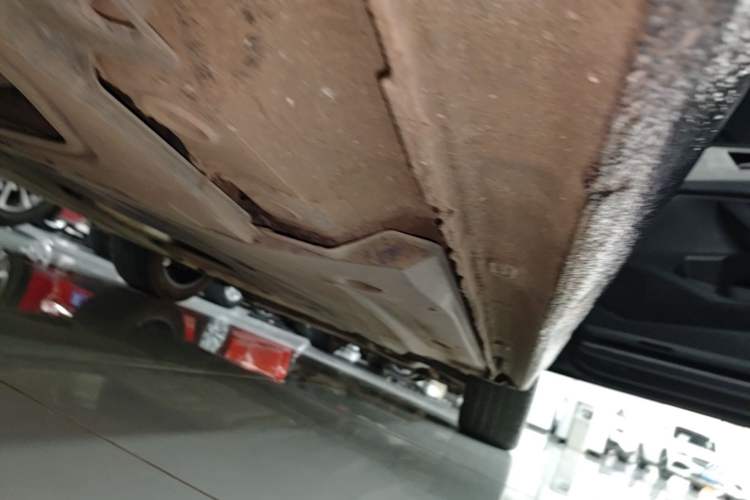 Used Volkswagen Sagitar 2023 300TSI DSG Excellence Edition Right Side Sill