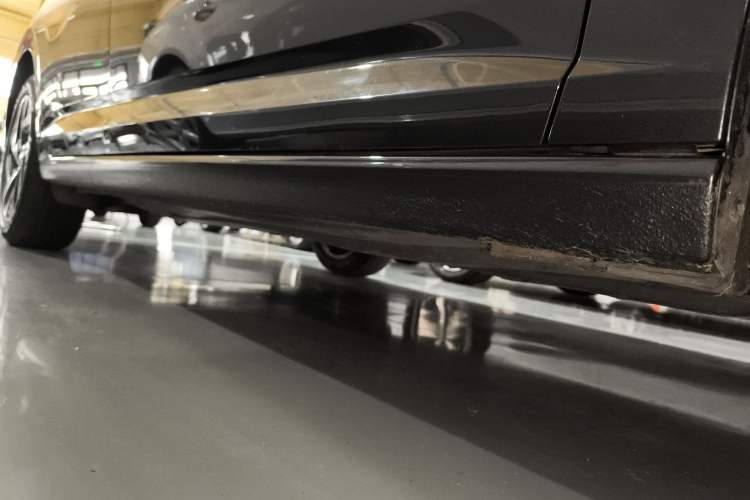 Used Volkswagen Sagitar 2023 300TSI DSG Excellence Edition Right Side Sill