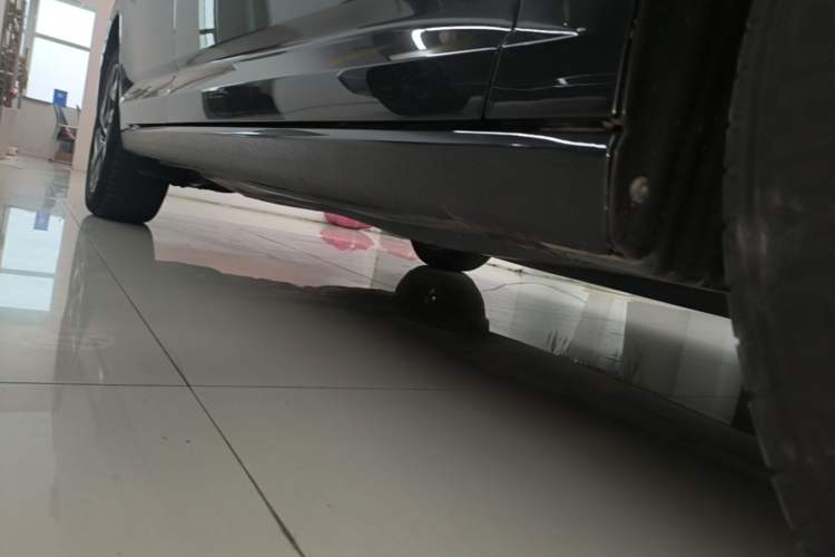 Used Volkswagen Sagitar 2023 300TSI DSG Excellence Edition Right Side Sill