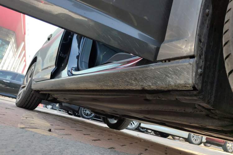 Used Volkswagen Sagitar 2023 300TSI DSG Excellence Edition Right Side Sill