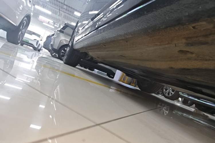 Used Volkswagen Sagitar 2023 300TSI DSG Excellence Edition Right Side Sill