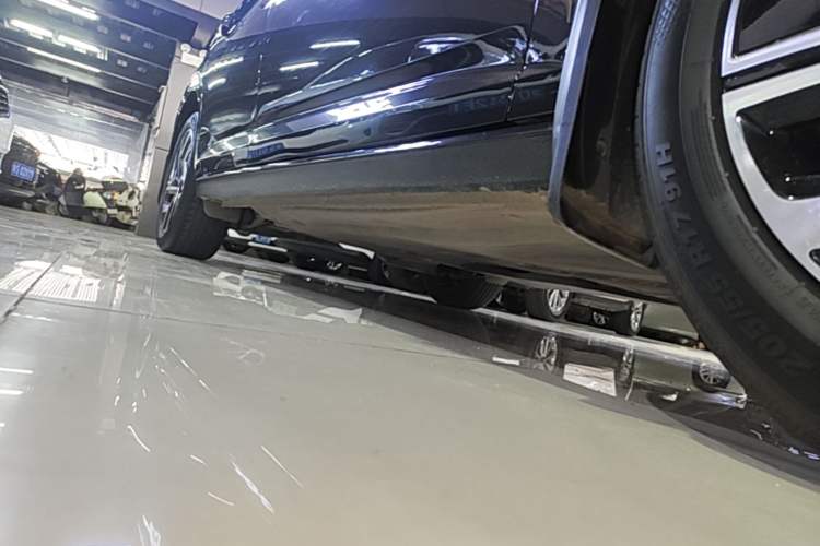 Used Volkswagen Sagitar 2023 300TSI DSG Excellence Edition Right Side Sill