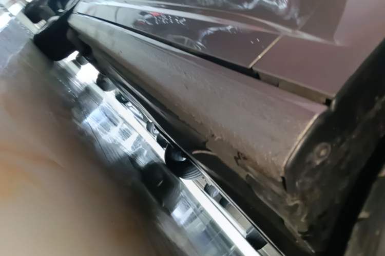 Used Volkswagen Sagitar 2023 300TSI DSG Excellence Edition Right Side Sill