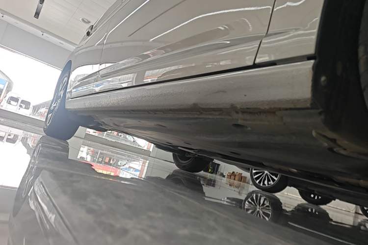Used Volkswagen Sagitar 2023 300TSI DSG Excellence Edition Right Side Sill