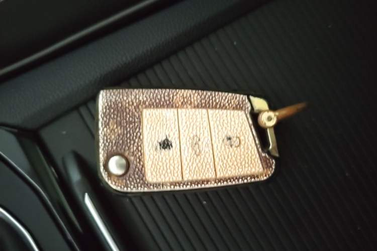 Used Volkswagen Sagitar 2023 300TSI DSG Excellence Edition Vehicle Key