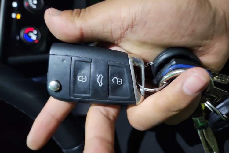 Used Volkswagen Sagitar 2023 300TSI DSG Excellence Edition Vehicle Key