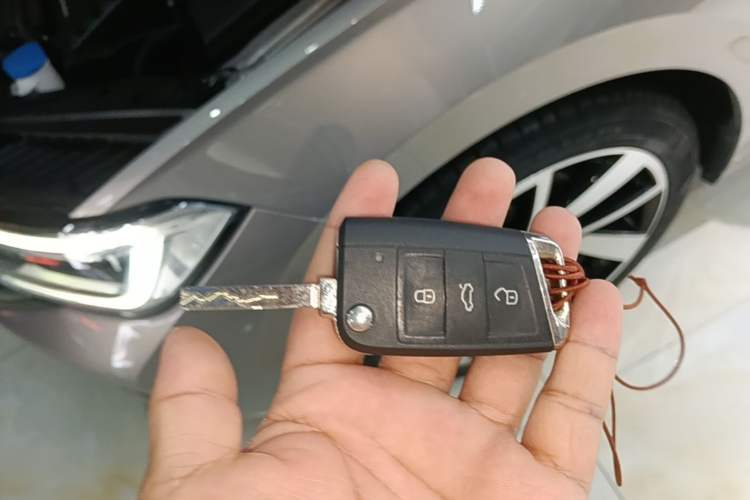Used Volkswagen Sagitar 2023 300TSI DSG Excellence Edition Vehicle Key