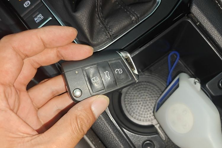 Used Volkswagen Sagitar 2023 300TSI DSG Excellence Edition Vehicle Key