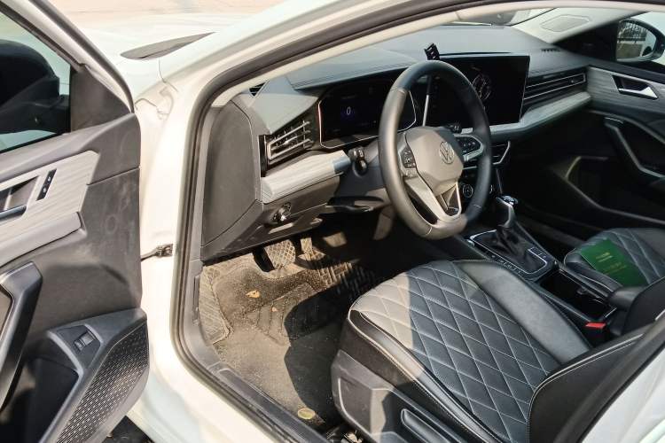 Used Volkswagen Sagitar 2023 300TSI DSG Excellence Edition Left Front Seat