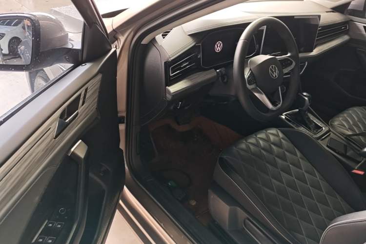 Used Volkswagen Sagitar 2023 300TSI DSG Excellence Edition Driver Seat